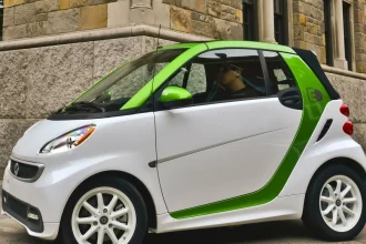 Умные и компактные электромобили от компании "Смарт" (Smart)