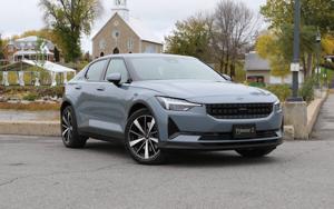 Передняя часть Polestar 2 2022 — светодиодные фары Thor's Hammer, бесщеточная решетка радиатора, фирменный дизайн