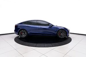 Объем багажника Tesla Model 3 2022. Практичность электромобиля, большой грузовой отсек и дополнительный frunk (передний багажник).