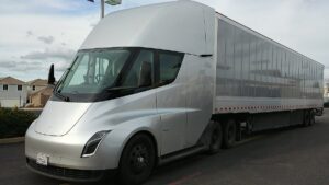 Tesla Semi: Революция в грузоперевозках уже наступила