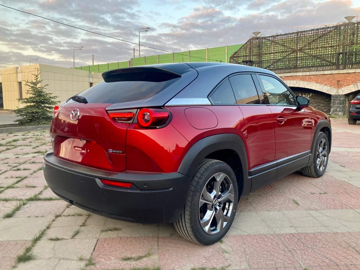 Mazda MX-30: Стильный электромобиль с характером