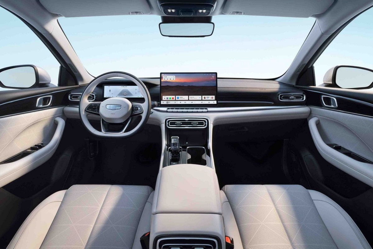 Гибрид Geely Emgrand i-HEV выходит на китайский рынок